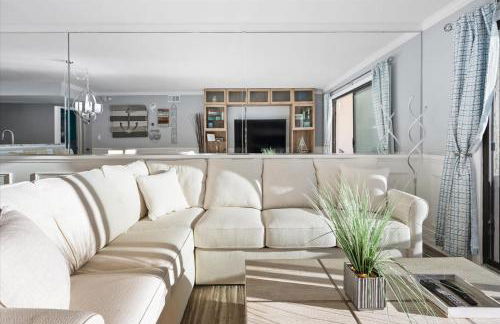 Oceanfront 2 Bedroom Modern Beach Condo w Pool - Foto 8