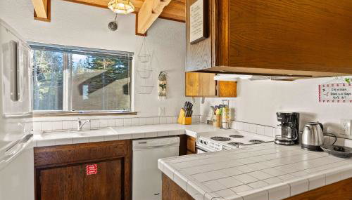 2BR Overlooks Shared Pool Near Gondola & Village - Foto 5