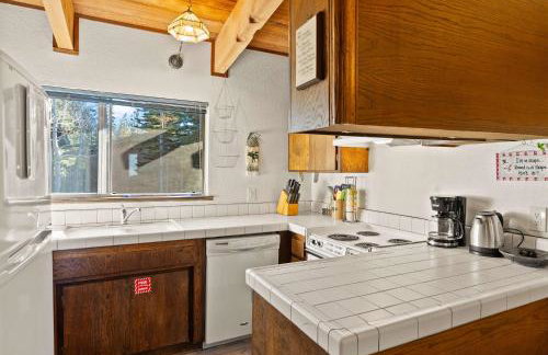 2BR Overlooks Shared Pool Near Gondola & Village - Foto 5