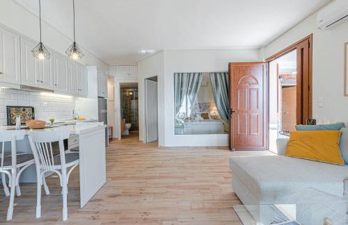 Paralio Astros Beachfront Suites - Photo 38