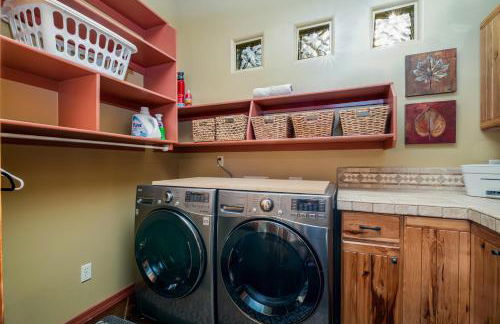 Quail Mountain Desert Resort: Heated Pool, Mt Vews, all BR's King & TV's, Hiking - Photo 26