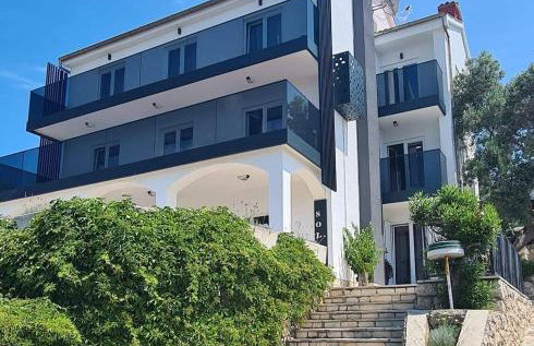 Apartments Solis, 50 m from the sea - Jakišnica - Photo 2