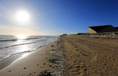 GITE BEAUSEJOUR à Fontenay sur Mer, 50m de la plage et face au golf - Foto 2