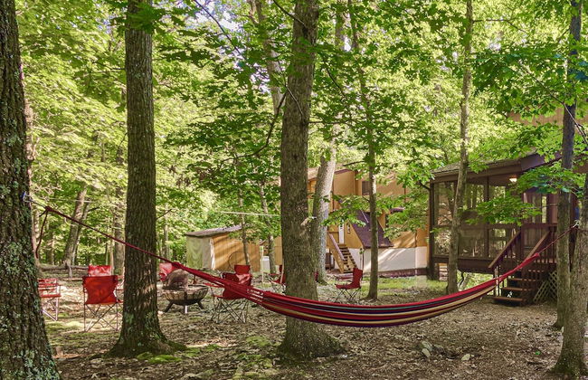 4BD Family Cottage in Pocono Forest W Private Pool & Hot-tub by RedAwning - Foto 32