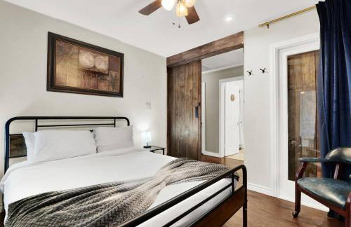 Tropical 4BR Oasis with Pool and Jacuzzi Near Strip - Photo 13