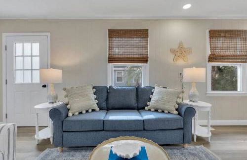 Coastal 3BD Bungalow One Block from Scenic Walkway - Foto 31