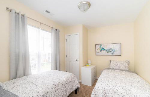 Serine Space - Townhome - King Bed - Duke - Long Term Stays - Foto 20
