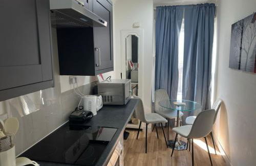 Spacious 2B Apt Zone 2 sleeps 4 F5 - Photo 19