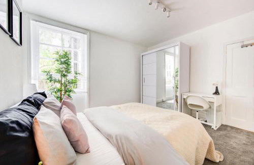 Beautiful 2 bed apartment in central London - Photo 3