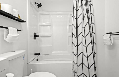 Modern Apartment with Parking & Prime Location - Foto 7