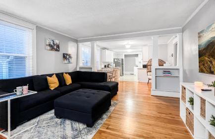 Homey Lodge - Cozy home / Walk to Revolution Mill / Near Downtown / Perfect for groups and family / Free parking - Foto 4