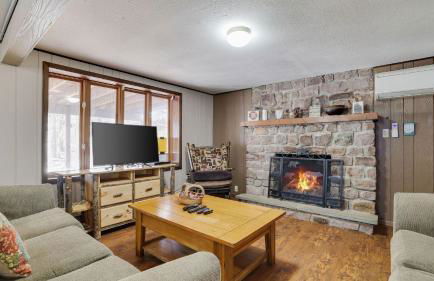 Hot Tub + Sauna + Deck + Firepit + Beach Access + Near Dining Grateful Escape by Avantstay - Foto 42