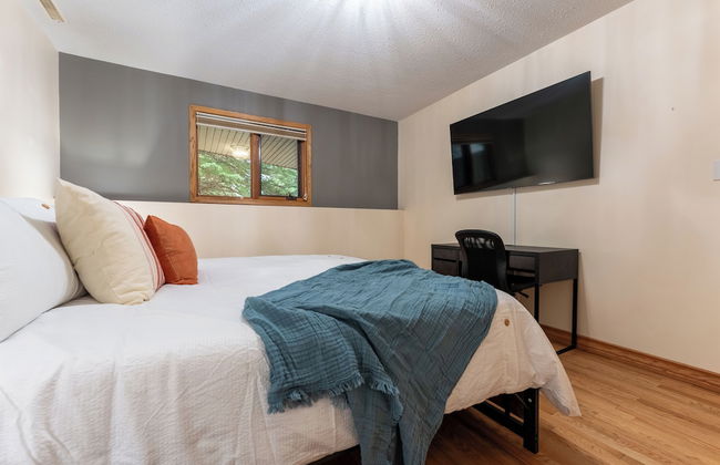 Mountain Chalet 2Min to Jasper Park Gate - Photo 3