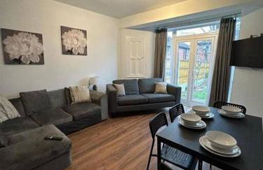 Spacious 4Bedroom House in Warrington - Sleeps 8 - Foto 8