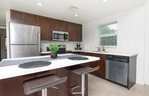 Spacious entire Apartment with Free Parking - Foto 1