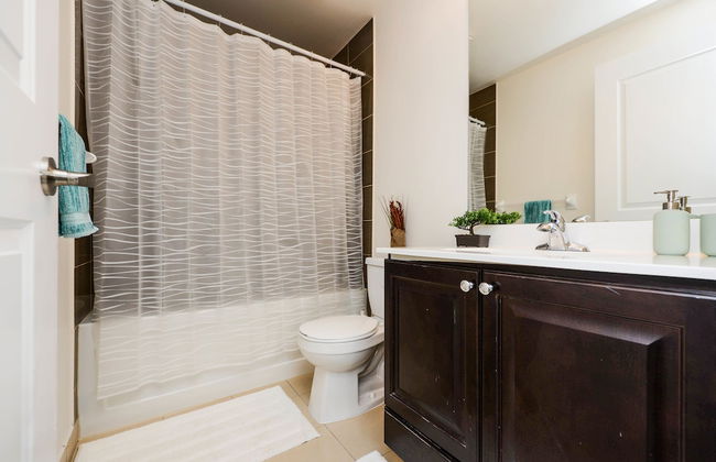 Sarkar Suites - 330 Burnhamthorpe Road - Photo 21