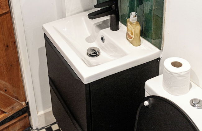 Stunning 2BD in the Heart of Malmesbury - Photo 35