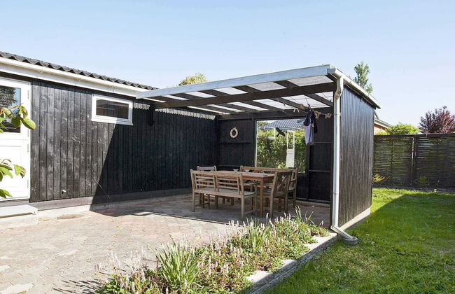 6 Person Holiday Home in Stroby - Foto 17