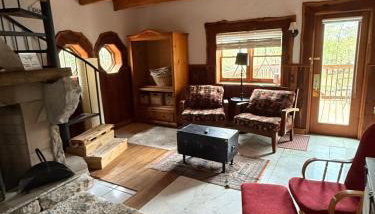 Unique Mountaintop Cabin on small farm with WiFi and outdoor pavilion - Foto 4