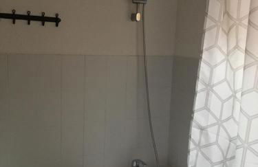 Grands Gîtes de charme avec jardin, lieu calme et paisible en plein coeur d'Arbois, linge inclu, lits faits à l'arrivée et ménage en fin de séjour - Foto 15