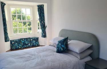 Number 10 - Stunning brand new house - sleeps 6 - free parking - Foto 24