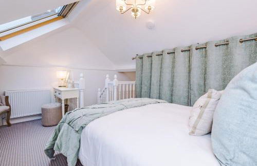 Country Charm Cottage Sleeps 4 & Free Parking - Photo 40