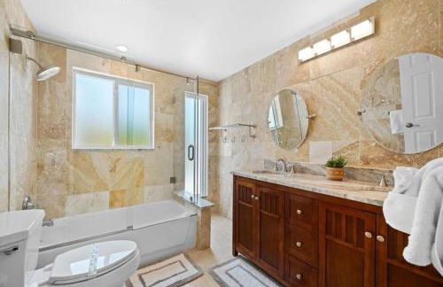 Private Village Home with Heated pool & spa with private front courtyard - Photo 79