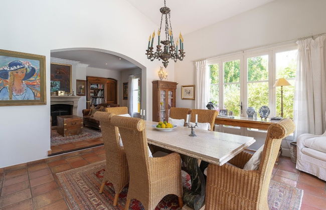 Provencal in a Height Overlooking Greenery - Foto 15