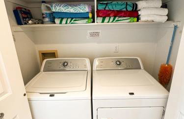 Modern Resort Condo - Pools, Courts & Scenic Views - Foto 33