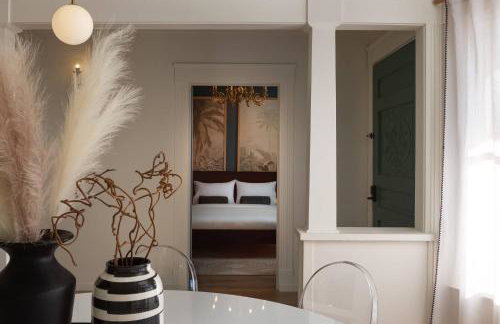 Luxe Victorian Retreat • Walk to Downtown - Foto 8