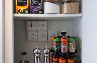 Stunning, newly refurbished flat - Photo 12