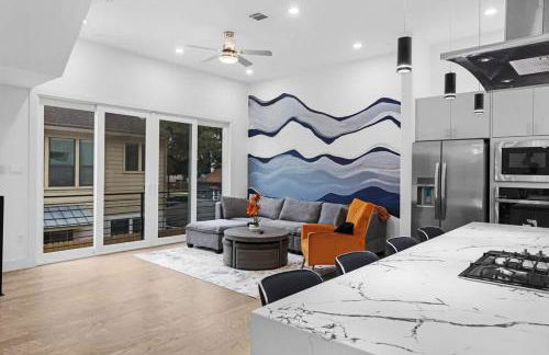 Spacious Houston 3Bed3 Bath Family Townhome - Photo 9