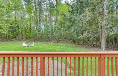 Charming Swan Lake Apartment with Deck! - Foto 24