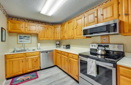Spacious Bartlett Condo with Balconies and Pool! - Photo 7