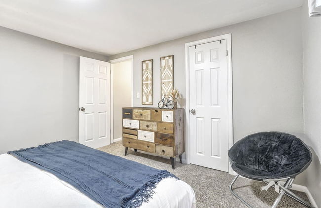 5BD Dog Friendly Family Getaway Near Downtown! - Photo 2