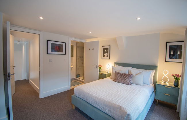 2 Bedroom Flats in Covent Garden - Photo 5