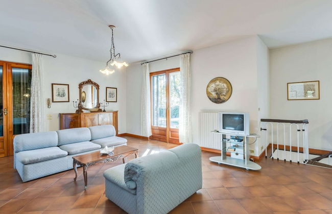 Villa in Torri del Benaco With Private Pool - Photo 13