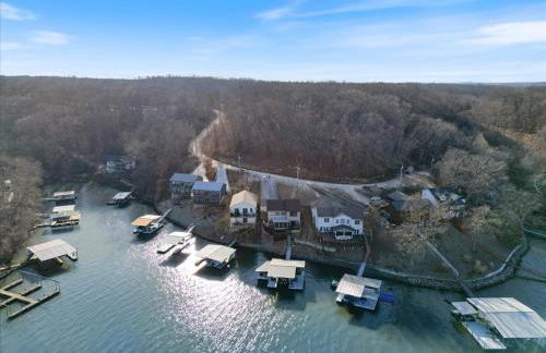 Lakefront Family Retreat w/ Views, Boat Slip - Foto 73