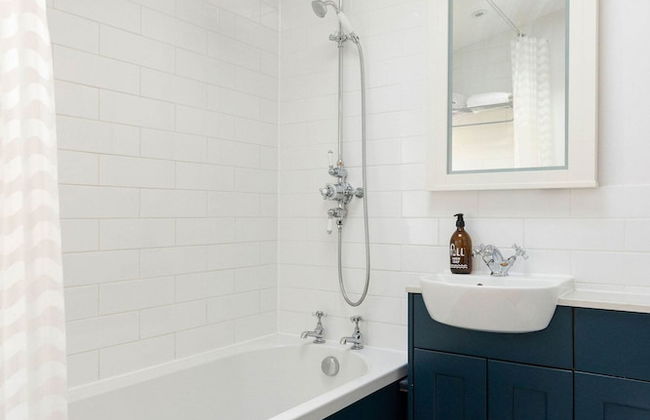 Charming Seaside Cottage - 5-min Walk to Beach - Photo 55