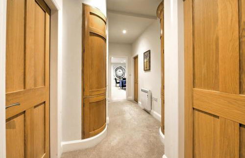 The Penthouse - Allocated Parking with City Views - Foto 21