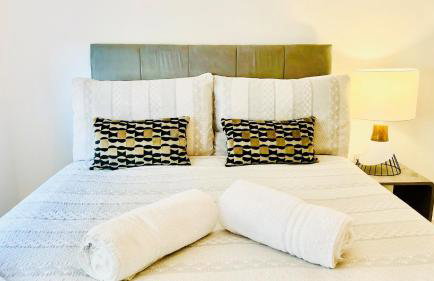 Urban Gem Apartment- Free parking - Photo 20