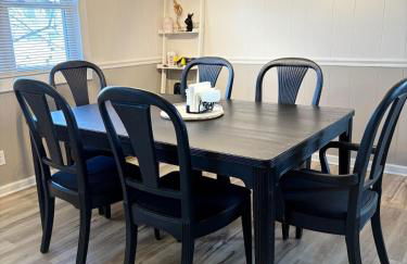 Charming Cottage with Fenced Backyard Pet Friendly - Foto 18