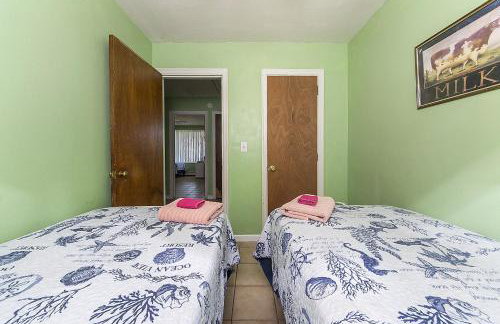 Charming Waterfront Cabin Cabin - Photo 20