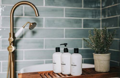 @ Marbella Lane - Vibrant & Chic Designer Home - Photo 66