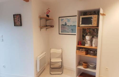 STUDIO "LE BOUT DU CHEMIN" louer à la nuitée - Foto 6