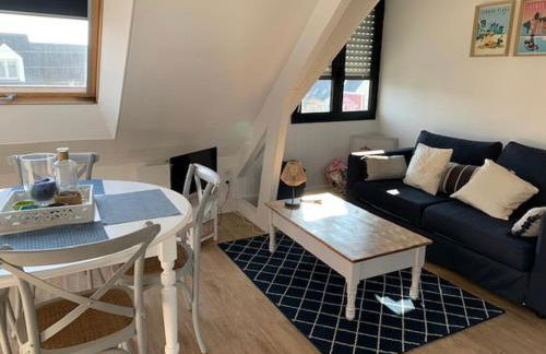 TOUT A PIED ! T2 25m2 - Parking privé - Wifi - Foto 7