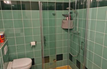 Charmant T3 plain-pied avec terrasse privée, parking gratuit et piscine à Baden - Photo 8