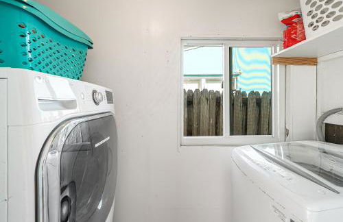 Coastal Harbor, King Bed, Pickleball Gear, Golf set, BBQ- 1 dollar rides to Beach, by Maven Vacation Rentals - Foto 28