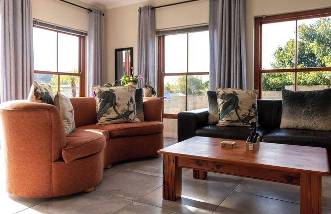 Serene Langebaan Getaway With Garden Views - Photo 10