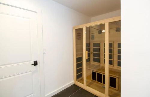 Wooded Oasis and Guest House in Hamptons! - Foto 11